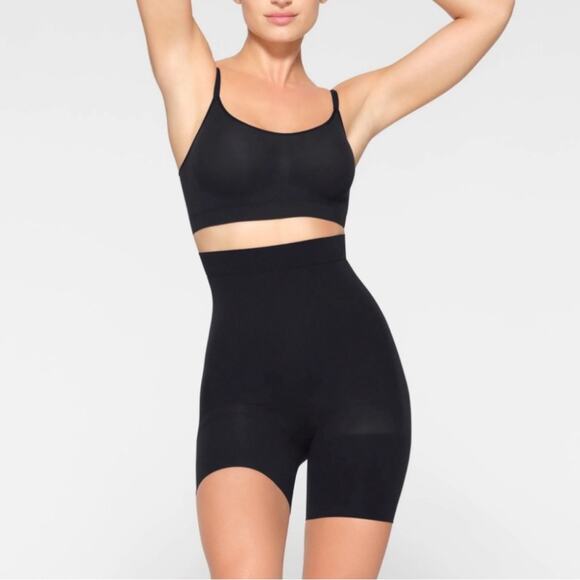 New WO Box Skims High Waisted Mid Thigh Short Sculpting‎ Black Onyx Shorts 2X/3X - Picture 1 of 4